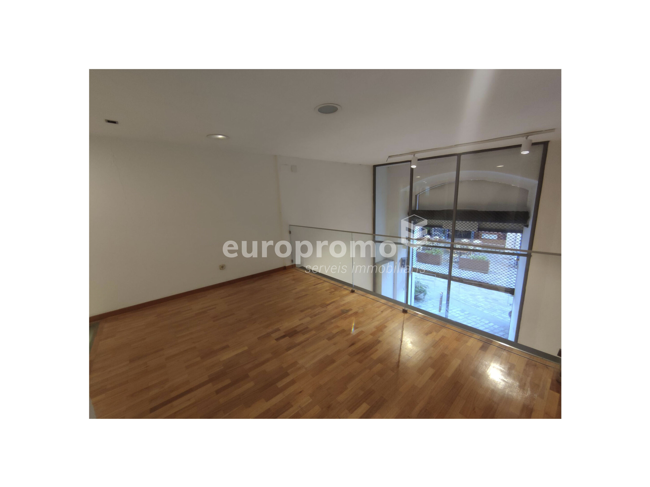 Local  de 101m2 en el centro de Girona!